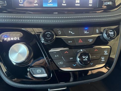 New 2026 Chrysler Pacifica Select FWD image 30