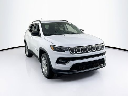 Used 2022 Jeep Compass Latitude AWD/4WD image 3