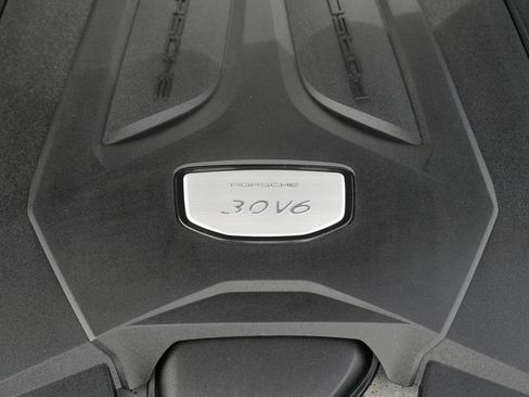 Used 2020 Porsche Cayenne image 17