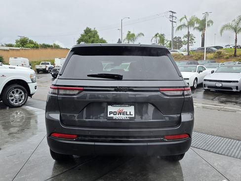 New 2025 Jeep Grand Cherokee Altitude image 4