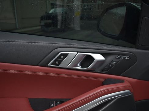 Used 2021 BMW X6 sDrive40i w/ M Sport Package image 12