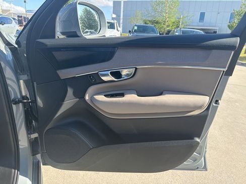Used 2026 Volvo XC90 T8 Plus w/ Protection Package Premier image 11