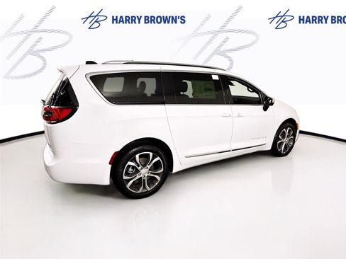 New 2026 Chrysler Pacifica Pinnacle w/ Trailer Tow Group image 37