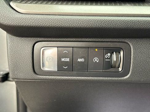 Certified 2025 Chevrolet Traverse LT image 21