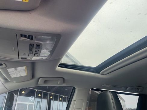 Used 2018 Toyota Highlander SE image 32