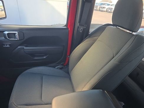 Used 2025 Jeep Wrangler Willys image 37
