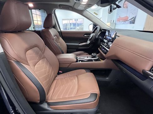 Used 2024 Nissan Pathfinder Platinum w/ Cargo Package image 19