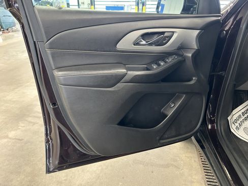 Used 2020 Chevrolet Traverse LT image 11