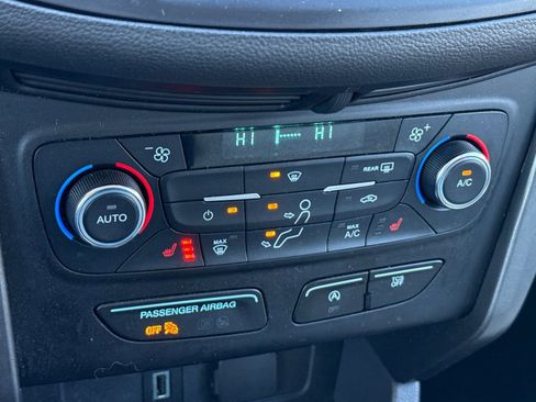 Used 2017 Ford Escape SE w/ SE Leather Comfort Package image 17