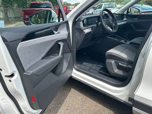 New 2025 Volkswagen Tiguan S w/ 18" Wheel Package image 14