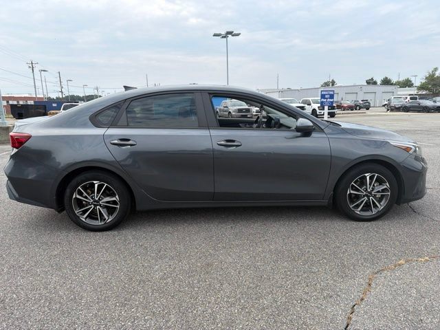 Used 2022 Kia Forte LXS FWD image 2