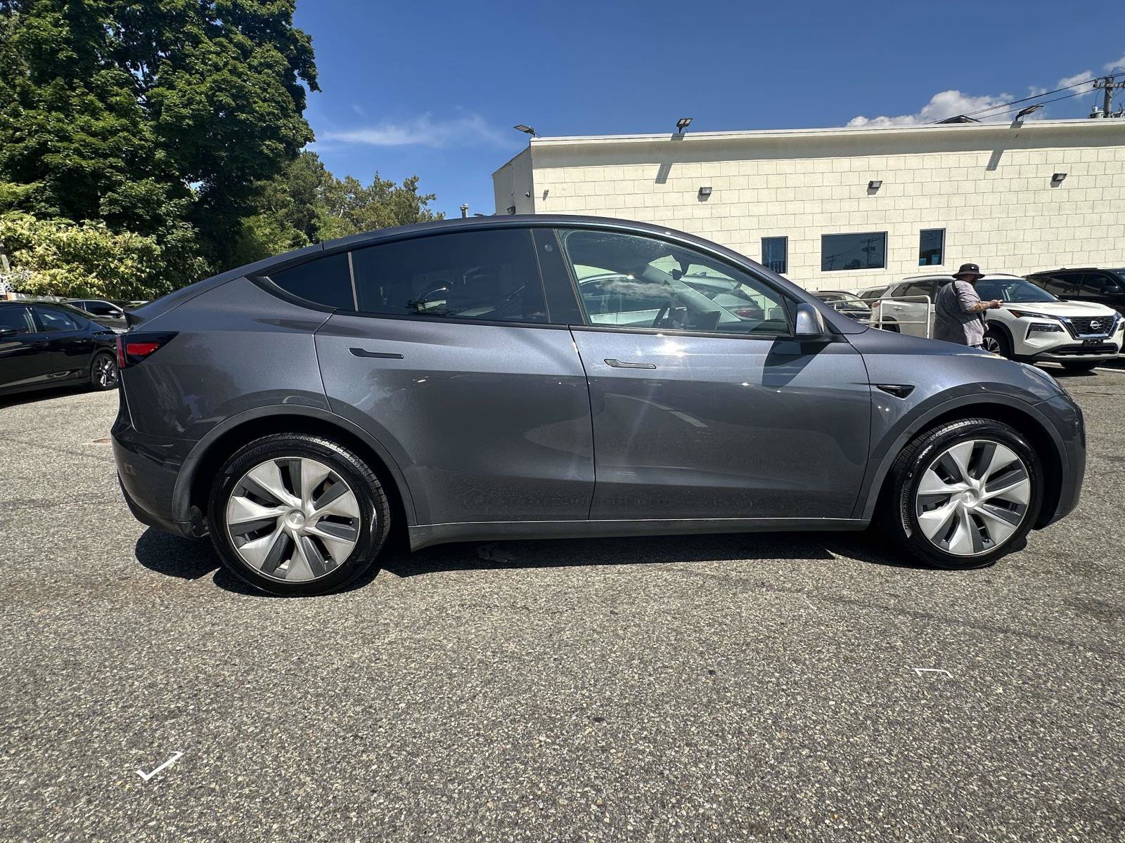 Used 2023 Tesla Model Y Long Range AWD/4WD image 5