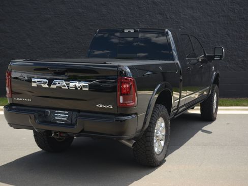 Used 2025 RAM 2500 Limited AWD/4WD image 6