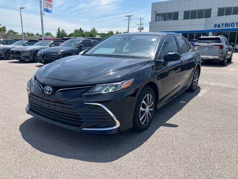 Used 2024 Toyota Camry LE FWD image 3