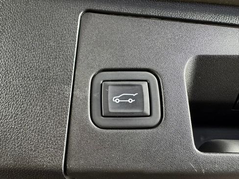 Used 2024 Cadillac XT4 Premium Luxury w/ Technology Package AWD/4WD image 32