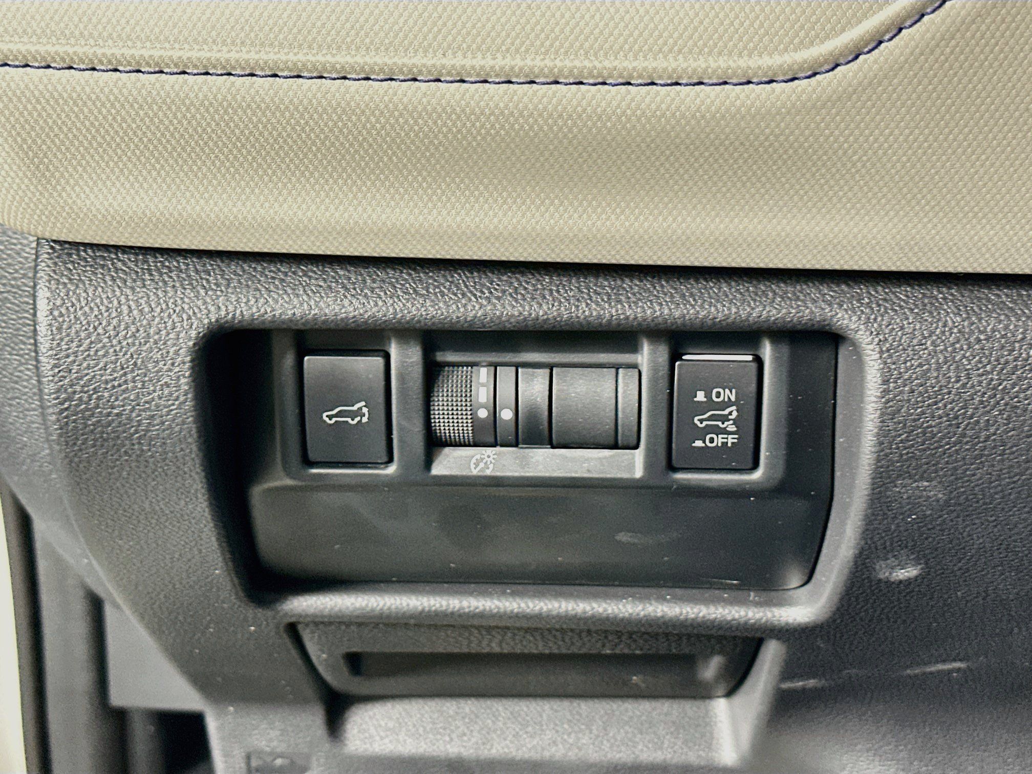 Used 2025 Subaru Forester Premium AWD/4WD image 16