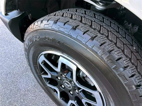 Used 2025 Ford Bronco Outer Banks image 9