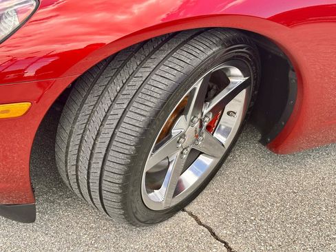 Used 2006 Chevrolet Corvette Coupe w/ Preferred Equipment Group RWD image 14