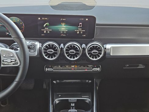 Used 2021 Mercedes-Benz GLB 250 w/ Premium Package image 19