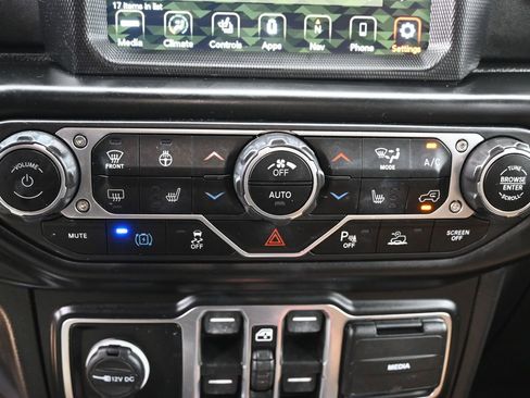 Used 2022 Jeep Wrangler Unlimited Sahara w/ Cold Weather Group image 31