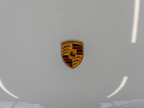 Used 2023 Porsche Macan AWD/4WD image 5