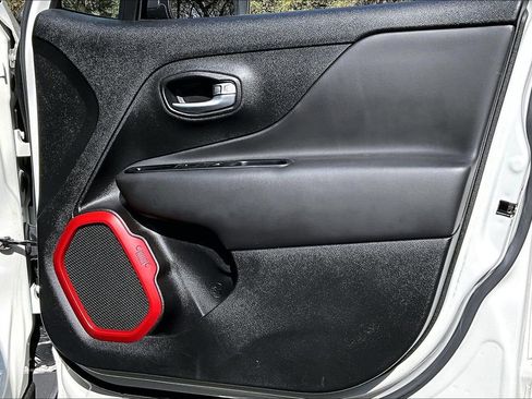 Used 2020 Jeep Renegade Trailhawk w/ Premium Leather Group image 25