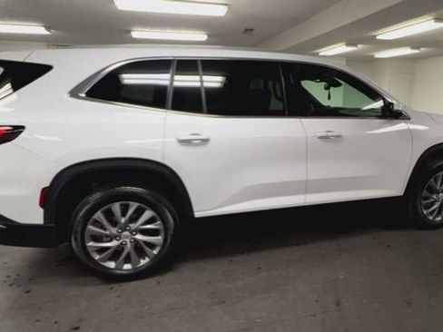 Certified 2025 Buick Enclave Preferred image 9