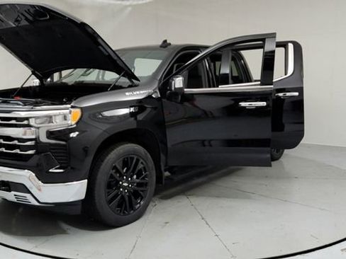 Used 2024 Chevrolet Silverado 1500 LTZ w/ LTZ Premium Package image 9