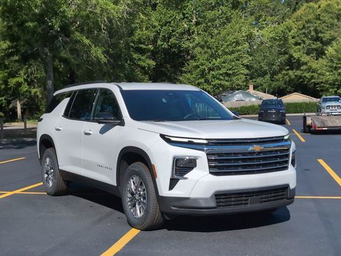 New 2026 Chevrolet Traverse LT w/ Driver Confidence Package FWD image 9