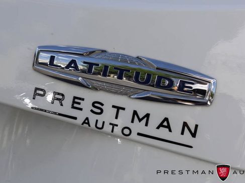 Used 2022 Jeep Renegade Latitude AWD/4WD image 4