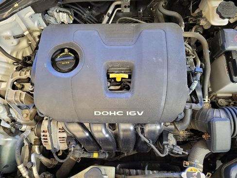 Used 2018 Hyundai Elantra SE w/ Cargo Package image 30