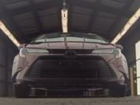 Used 2025 Toyota Corolla LE image 2