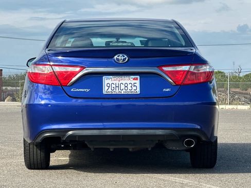 Used 2015 Toyota Camry SE w/ Moonroof Package image 4