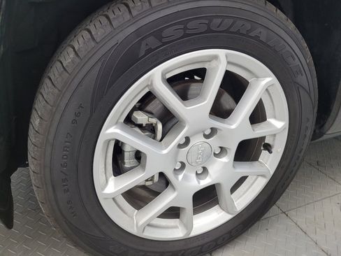 Used 2021 Jeep Renegade Latitude FWD image 31