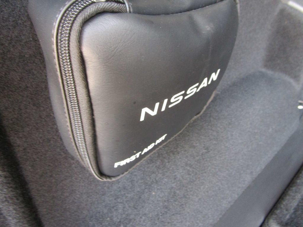 Used 2025 Nissan Rogue SL w/ Tech Package FWD image 18