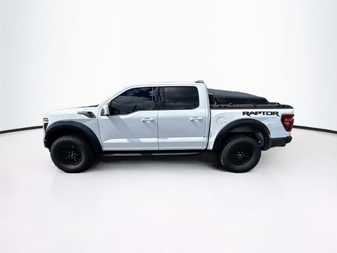 Used 2018 Ford F150 XLT image 2