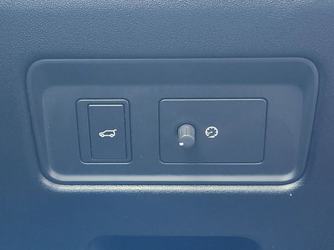 Used 2025 Land Rover Discovery Dynamic SE image 22