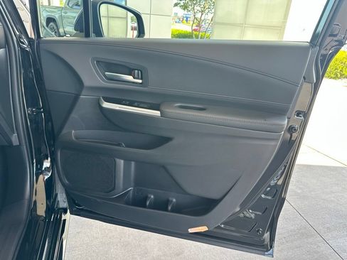 Used 2026 Toyota Sienna Limited FWD image 13