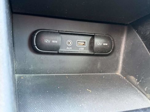 Used 2017 Kia Niro EX FWD image 28