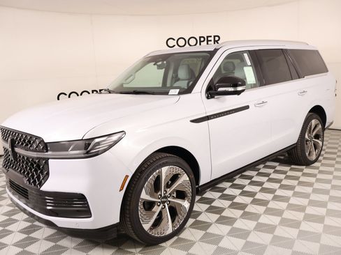New 2026 Lincoln Navigator Black Label AWD/4WD image 10