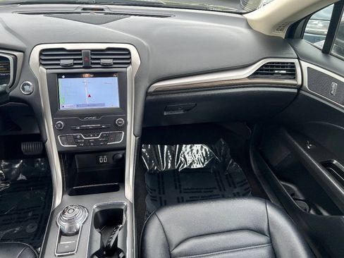 Used 2019 Ford Fusion SEL FWD image 32