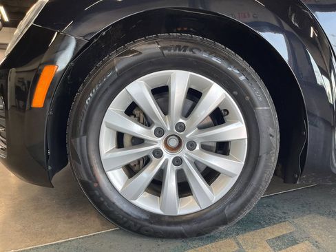 Used 2019 Volkswagen Beetle 2.0T S FWD image 24