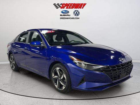 Used 2023 Hyundai Elantra SEL w/ Convenience Package FWD image 2