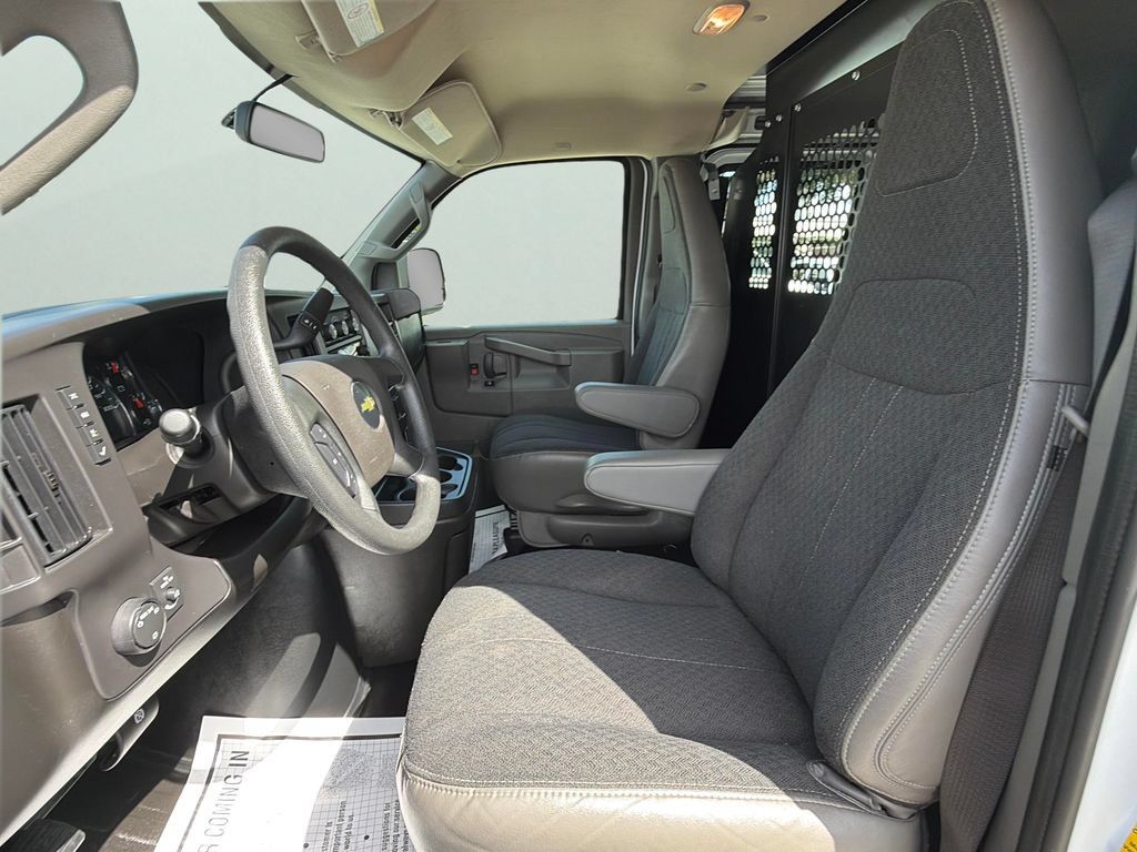 Used 2025 Chevrolet Express 2500 w/ Driver Convenience Package RWD image 33