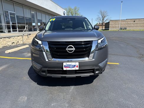 Used 2024 Nissan Pathfinder SV FWD image 5