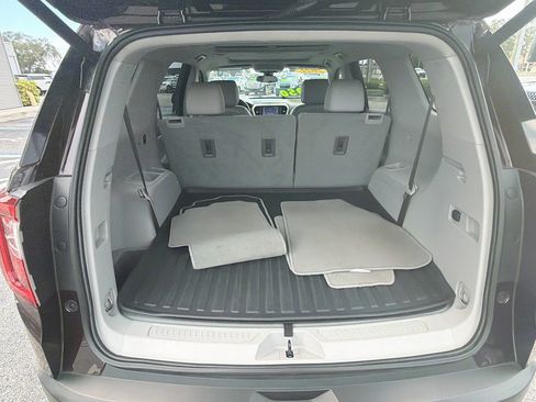 Used 2021 GMC Acadia SLT w/ Technology Package FWD image 27