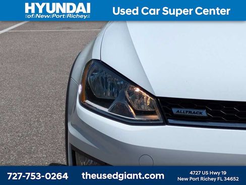 Used 2017 Volkswagen Golf Alltrack SE AWD/4WD image 9
