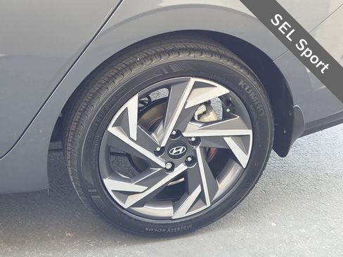 Certified 2025 Hyundai Elantra Sport FWD image 12