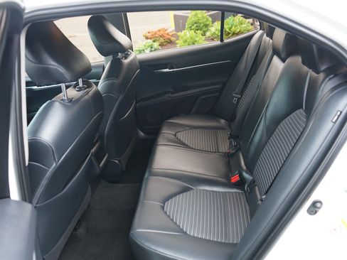 Used 2018 Toyota Camry SE w/ Convenience Package FWD image 14