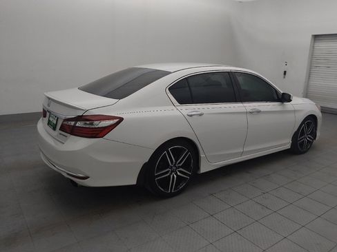 Used 2017 Honda Accord Sport image 10